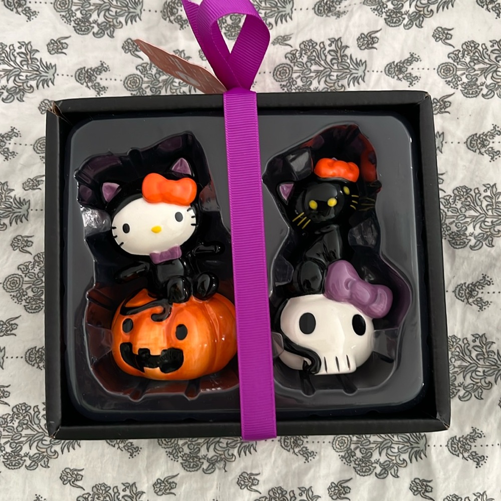 Hello Kitty Halloween Salt and Pepper shaker